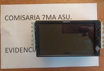 Radio que fue recuperada por la Policía en poder del supuesto "tortolero".