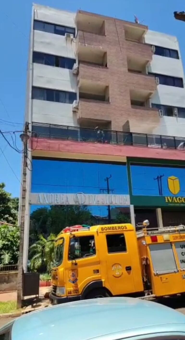 El fuego fue controlado gracias a la ayuda de vecinos y dos compañías de bomberos de la ciudad.