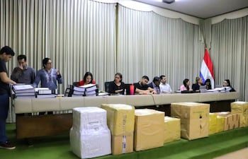 El MOPC realizó hoy el acto de apertura de ofertas para asfaltado de la ruta PY12.