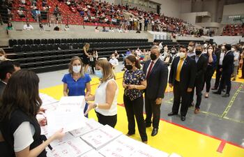 Postulantes del 16° Concurso de Méritos y Oposición para Notarios y Escribanos Públicos de la República del Paraguay, llevado a cabo en la SND Arena.