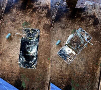 El celular hallado en la estancia de los Denis se encuentra destrozado.