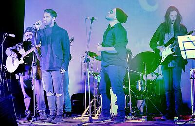 Carlos Galeano, “Chirola” Ruiz Díaz y Jaime Zacher pusieron su voz a la canción “En una copa al infinito”.