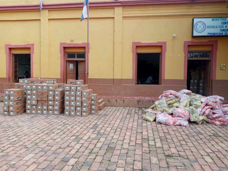 Las instituciones educativas recibieron los productos de la merienda escolar.
