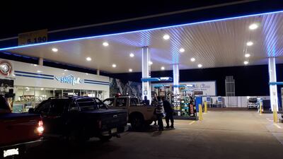 Dos motoasaltantes se llevaron la billetera del playero de una estación de servicios.