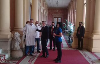 El doctor César Zorrilla se reunió con el ministro Daniel Centurión para exigir una recategorización salarial del gremio que aglutina a profesionales del Hospital Nacional de Itauguá.