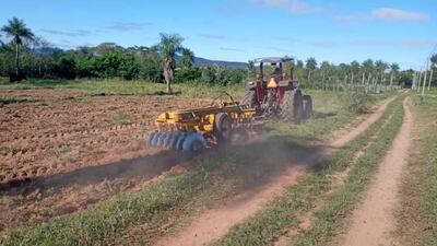 Piden informe sobre uso de tractor agricola en Carapeguá