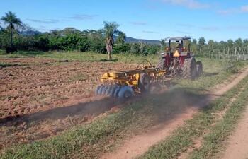 Piden informe sobre uso de tractor agricola en Carapeguá