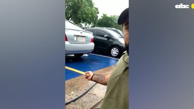 Daniel Gayoso, denuncia que estacionamiento para personas con discapacidad son utilizados por personas sin discapacidad.