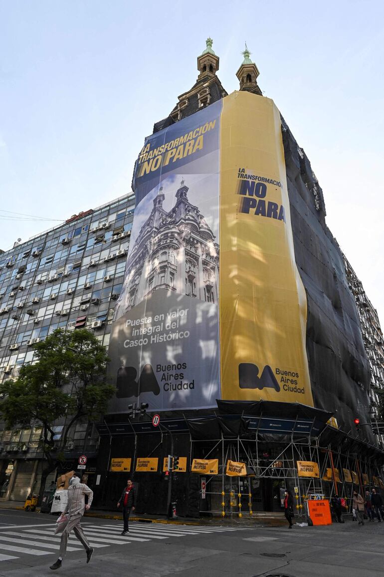 Vista del edifcio Otto Wulff, en Buenos Aires, durante su restauración. Fue construido entre 1912 y 1914 por el arquitecto danés Morten Ronnow.