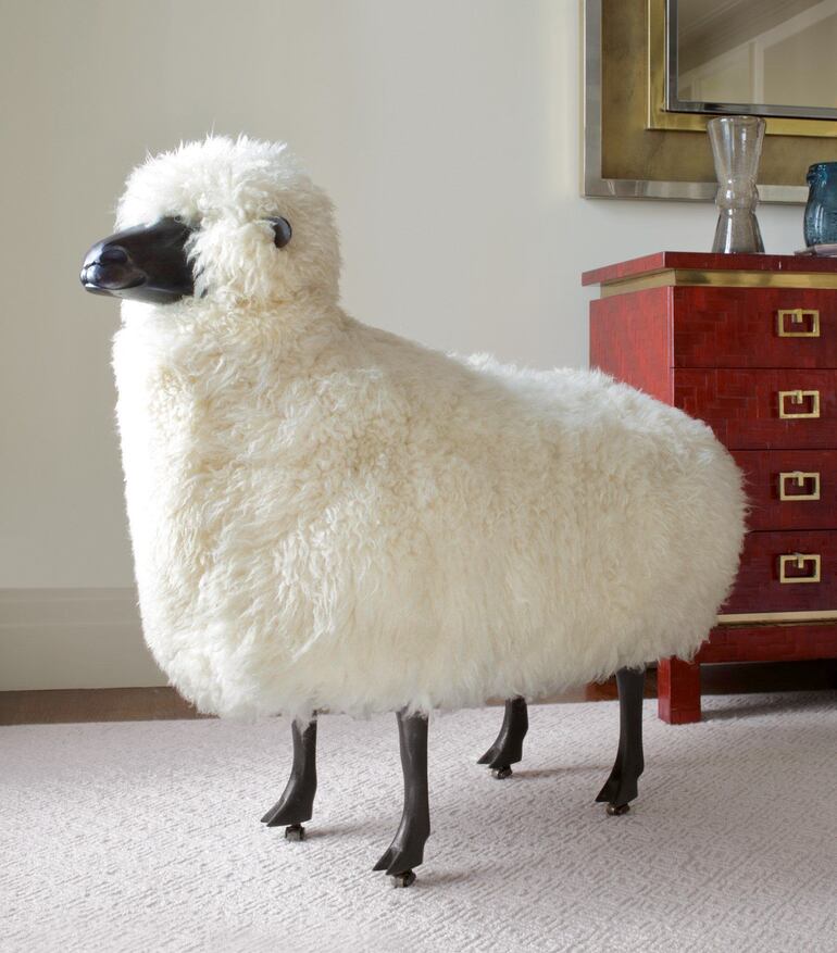 La obra "Mouton de Laine" (Oveja de lana) del escultor y grabador francés François-Xavier Lalanne que se vendió por unos 680.000 dólares.