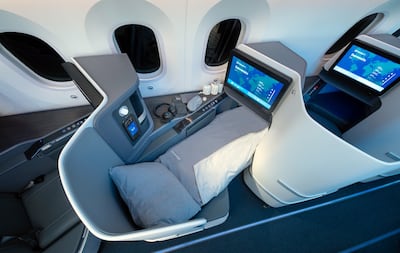 Con asientos totalmente abatibles y diseñados para adaptarse a las necesidades del pasajero, prioriza la privacidad, la comodidad y el bienestar del cliente.