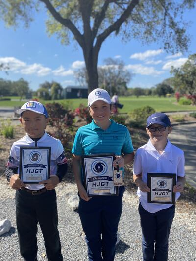 El joven golfista Juan Lucas Mariatti (centro), gran representante paraguayo.