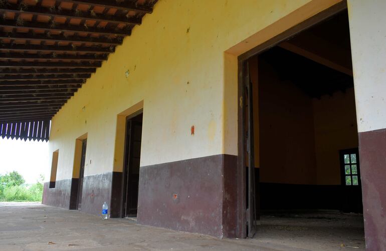 Las puertas y otros materiales eléctricos de la exestación de Tebicuary fueron hurtados ante el total abandono por parte de Fepasa.