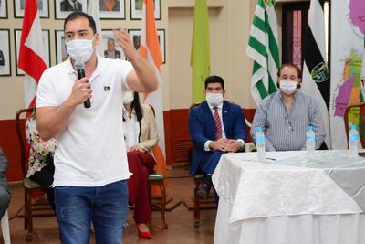 El intendente Miguel Prieto durante la reunión de hoy en la gobernación del Alto Paraná.