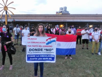 Caravana del sector gastronómico y hotelero y reunión frente a la réplica de la estación del ferrocarril.