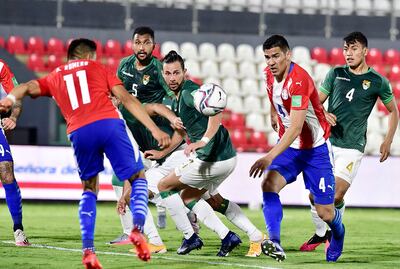 Ni Ángel Romero ni Fabián Balbuena llegan a la pelota como tampoco el lateral boliviano Óscar Ribera. Fue una mala noche.