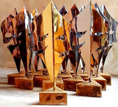 La estatuilla de los premios es realizada por Juanpi Pistilli.