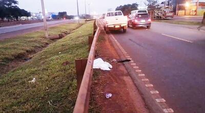 La peatón fue lanzada al costado de la Ruta PY02 y murió a raíz de las múltiples lesiones.