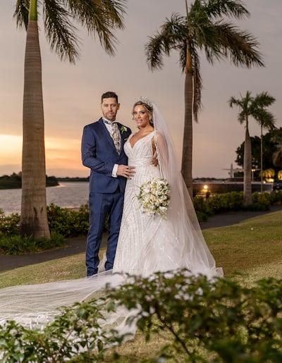 Gabriel Alegre Romero y Giselle Madelaire Gubetich posan para el álbum familiar.
