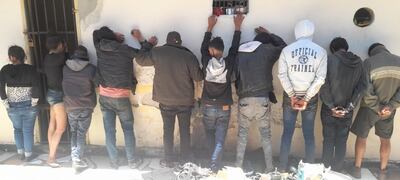 Los detenidos tras el procedimiento de la Policía.