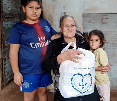 En tiempos de pandemia y ante la crisis económica y la falta de alimentos, la Legión de la Buena Voluntad llevó a las familias canastas de alimentos.