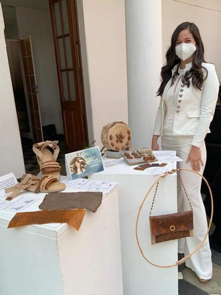 Guadalupe Rolón, con sus creaciones en la categoría joyería y complementos.