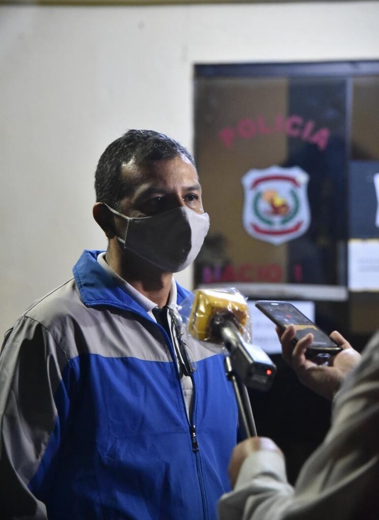 Marcial Gavilán, encargado del comercio.