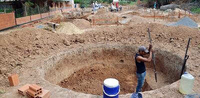 La construcción de nuevas aulas en el Colegio Departamental Boquerón recién está en los cimientos, a un mes del inicio de clases.