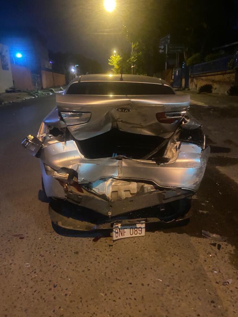 Vehículo recibió fuerte impacto.