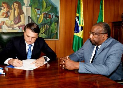 El presidente Jair Bolsonaro junto con el ministro de Educación, Carlos Alberto Decotelli que renunció al cargo.