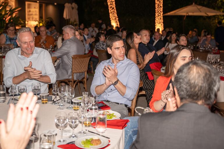 Invitados especiales de Financiera Paraguayo Japonesa disfrutaron de la cata de whisky.
