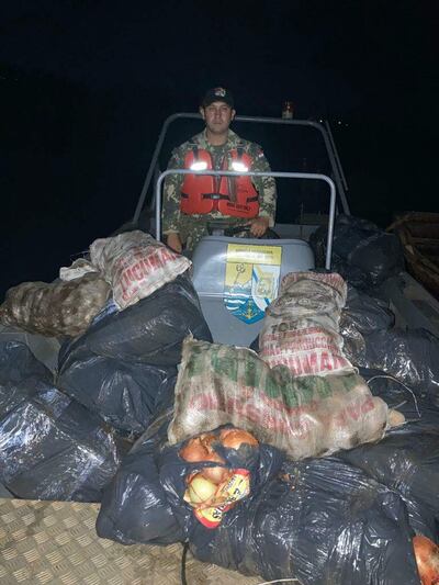 Los productos incautados en el río Paraná por personal del Área Naval del Este.