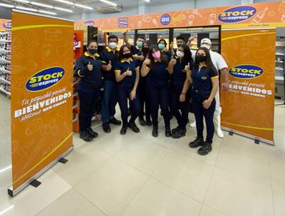 Colaboradores del Stock Express habilitado recientemente en Zona Sur de Fernando de la Mora.