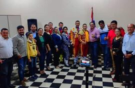 Un grupo de toreros acompañados por los concejales de Paraguarí.