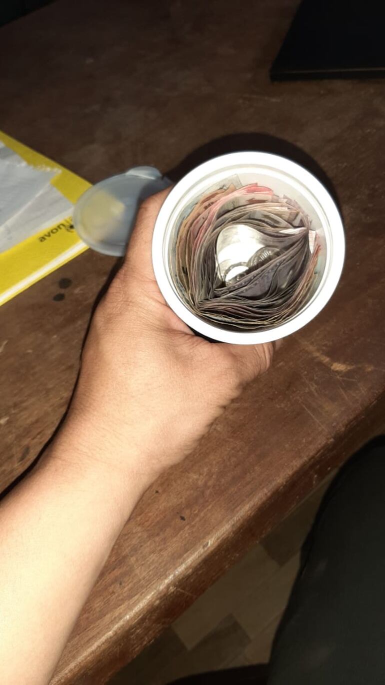 Don Villalba llevó su invaluable aporte en un humilde recipiente, casi una referencia directa a que la edad exteriorizada en el cuerpo no se condice con la pureza de un interior jovial y afable.