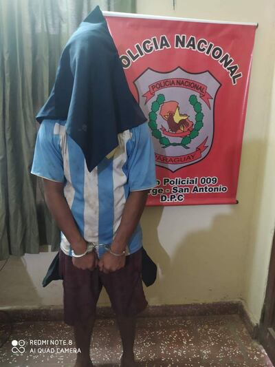 El supuesto asaltante Juan David Aguayo Araña, en el puesto policial 009 del barrio San Jorge de San Antonio