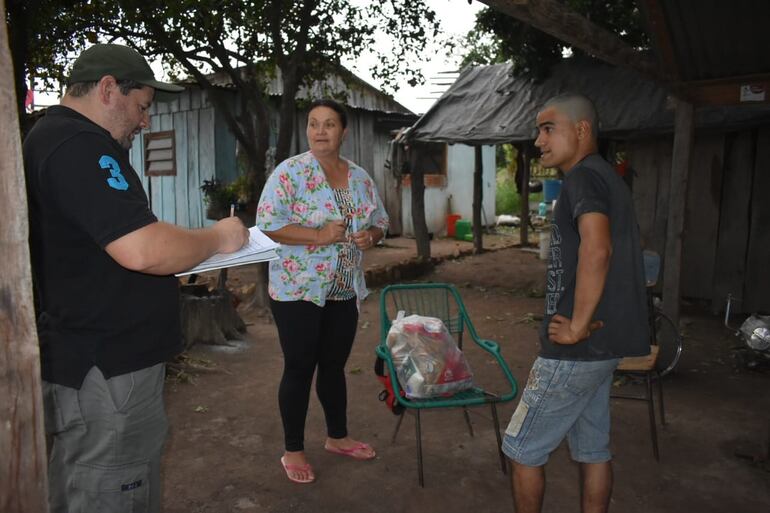 Las familias afectadas reciben las primeras asistencia de la Municipalidad local