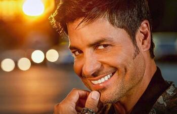 Irresistible para algunas. Elmer Figueroa Arce, o simplemente Chayanne despierta la admiración de una gran mayoría de las mujeres latinoamericanas.