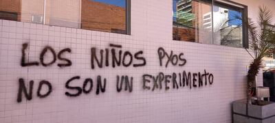 Desde el próximo lunes se aplicarán las dosis antiCOVID a los niños de 5 a 11 años, lo cual generó el disgusto de los grupos de fanáticos antivacunas.