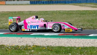 Joshua sigue entrenando y aguardando el momento de subir nuevamente al auto para competir.