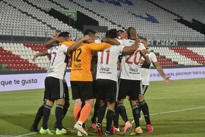 Olimpia está en semis tras superar a Cerro Porteño desde los penales.