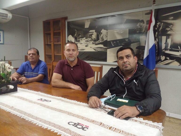  Luis Gómez, César Benítez y Ricardo Torres, durante la entrevista en nuestra redacción central.  