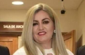 Mabel Villalba, nueva directora departamental de Educación de Caazapá.