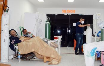 Ampliación de camas en sala común es limitada por la demanda de oxígeno que existe actualmente en el país, dice Salud.