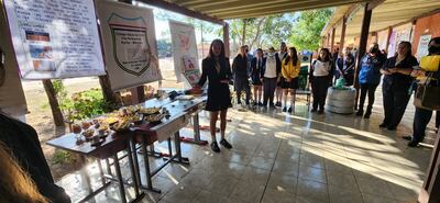 Estudiantes de Ayolas, realizan exposición educativa.