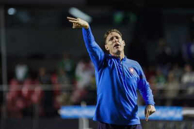El entrenador de Cerro Facundo Sava dirige en un partido de la fase de grupos de la Copa Libertadores entre Palmeiras y Cerro Porteño en el estadio Morumbi en Sao Paulo (Brasil).