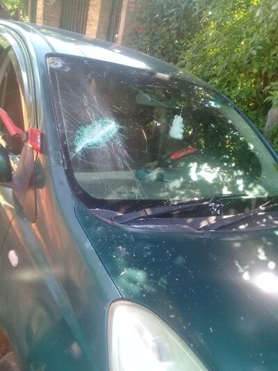 Vehículo dañado por el loco del machetillo. (gentileza).