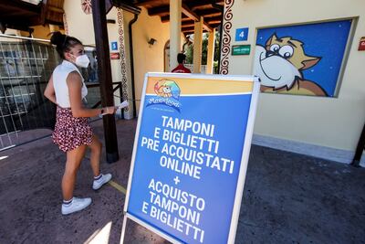 Más de 200.000 profesores en Italia arriesgan sanción por no estar vacunados.