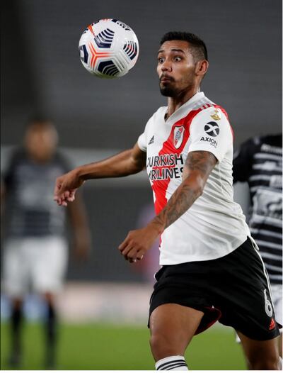 Héctor David Martínez, 23 años, se va afirmando en la zaga central de River Plate. Anoche jugó los 90 minutos ante Lanús.