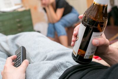 Los expertos en salud recomiendan un consumo máximo de dos vasos de cerveza diarios para los hombres y al menos dos días sin consumir alcohol por semana.